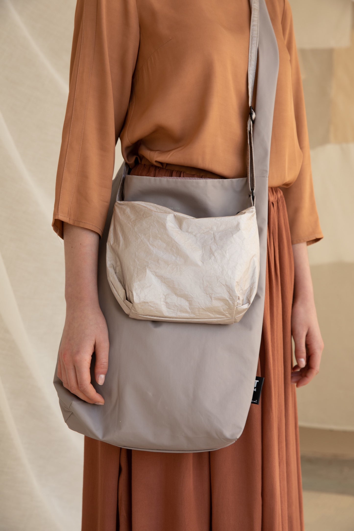 CROSS BODY BAG, TYVEK
